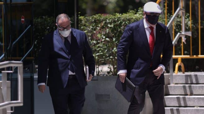 villarejo-agendas-numero-telefono-mensajes-rajoy Villarejo, saliendo de la Audiencia Nacional junto a su abogado.