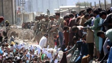 Una cadena de atentados causa una masacre junto al aeropuerto de Kabul