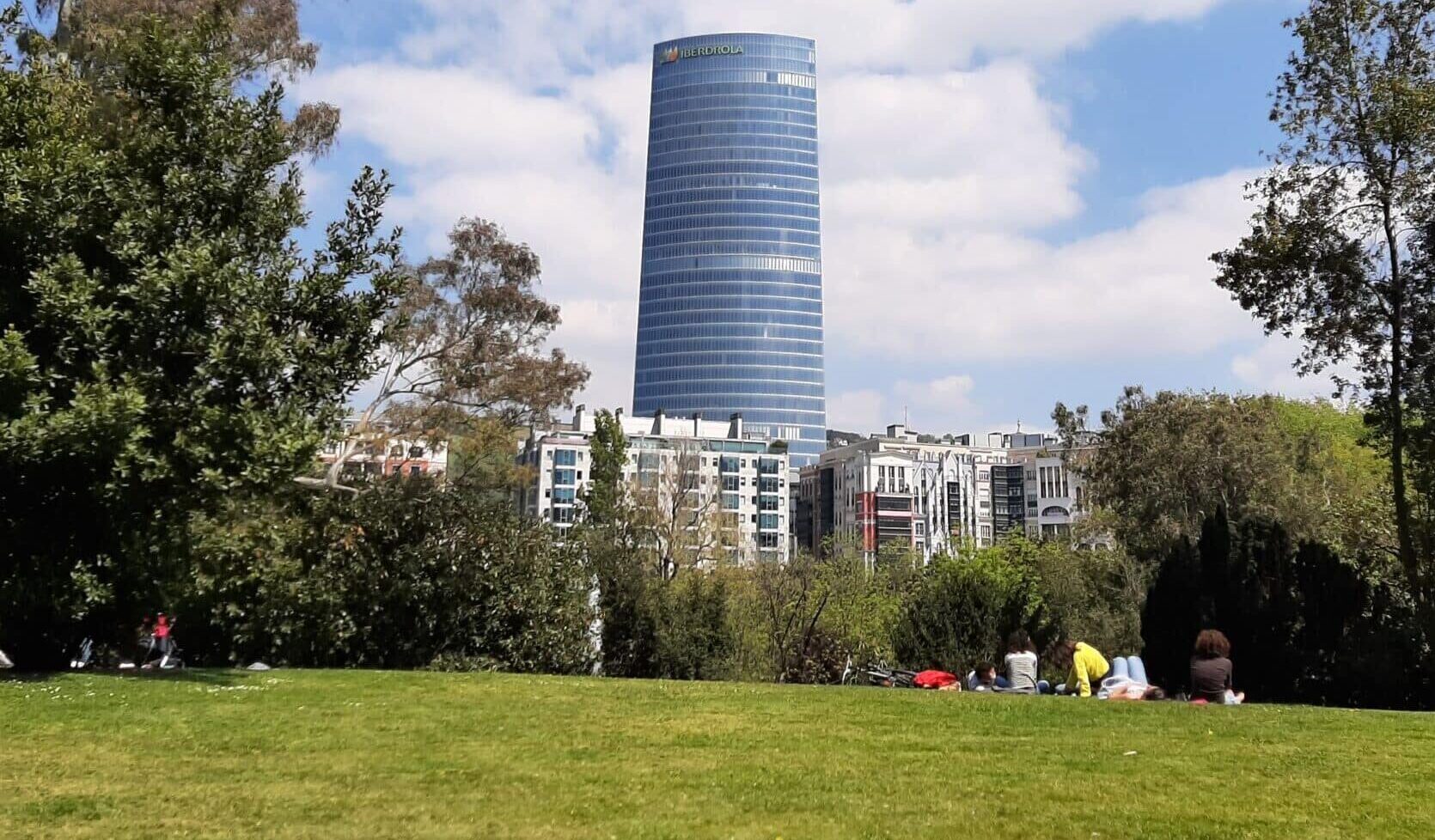 La 'Torre Iberdrola', el edificio más alto de Euskadi, con 41 plantas y 165 metros de altura.