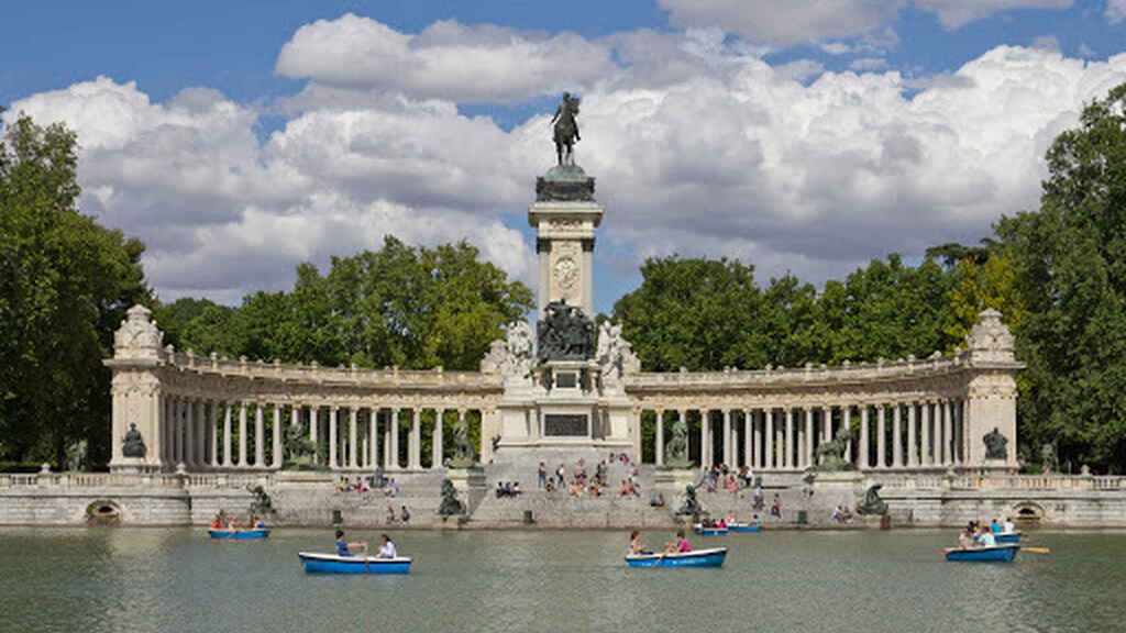 El Retiro y ocho grandes parques de Madrid balizarán zonas hasta las 18 horas por el fuerte viento