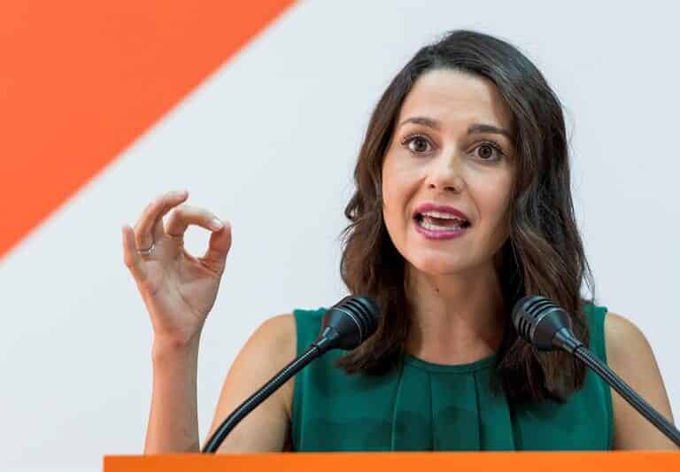 Arrimadas afea a Sánchez su silencio ante la subida de la luz: "Déjese de excusas"