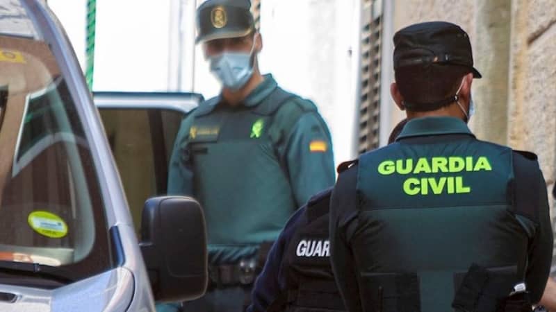 Unos bañistas ayudan a detener en Melicena (Granada) a dos narcos que llevaban 800 kilos de hachís