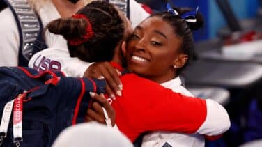 Simone Biles se cuelga el bronce en la final de barra de equilibrio