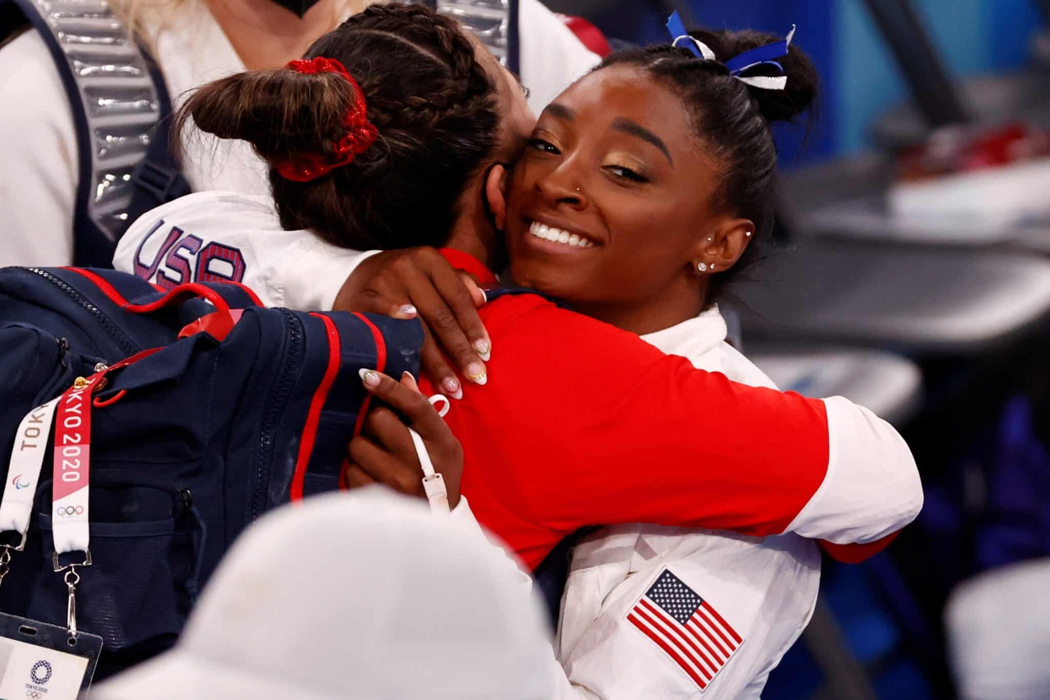 Simone Biles se cuelga el bronce en la final de barra de equilibrio