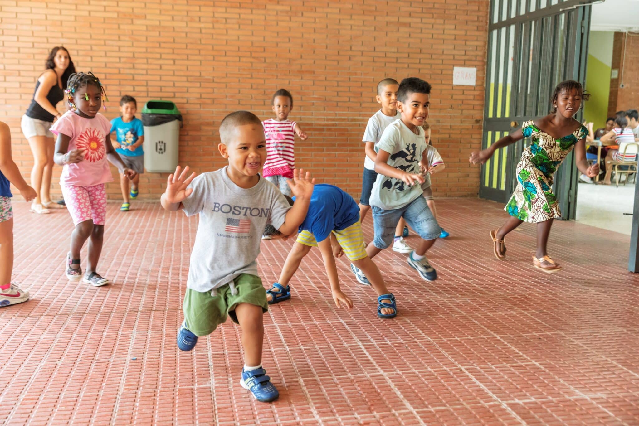 El programa de Fundación La Caixa dirigido a menores en situación de pobreza y riesgo de exclusión destina más de 4,8 millones de euros a las actividades en centros abiertos, colonias urbanas y campamentos.