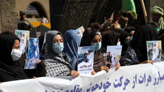 Las mujeres afganas toman las calles de Kabul para reclamar su inclusión en el gobierno talibán