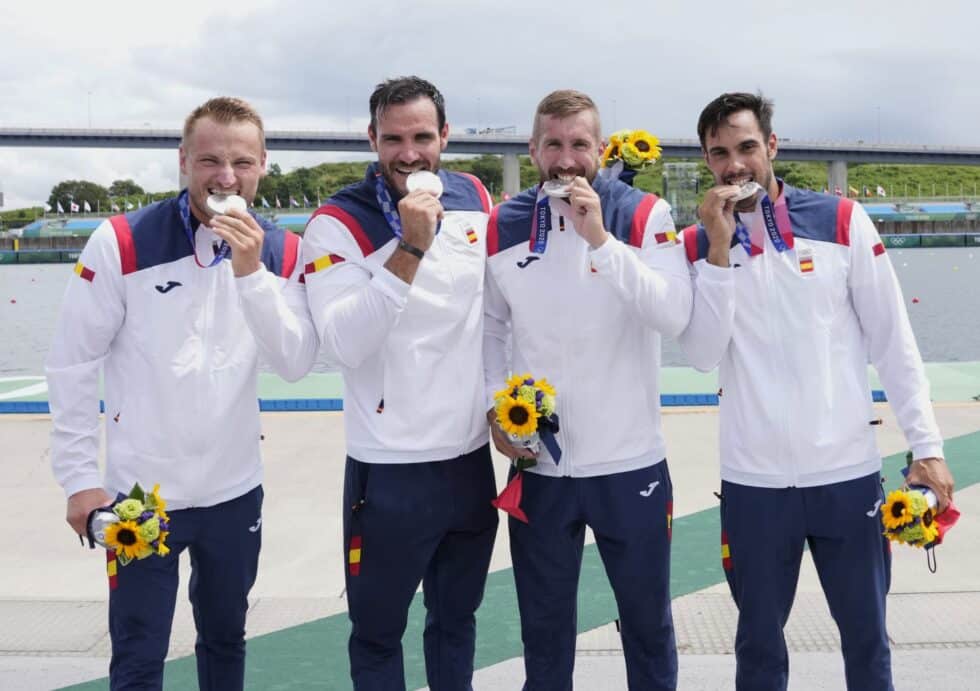 Saúl Craviotto, Marcus Cooper, Carlos Arévalo y Rodrigo Germade, tras terminar segundos en el K4-500 en Tokio 2020