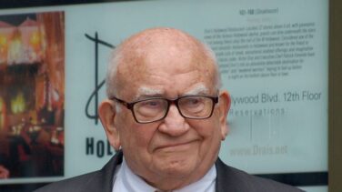 Fallece Ed Asner, actor de la serie 'Lou Grant'