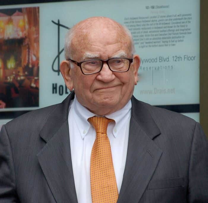 Fallece Ed Asner, actor de la serie 'Lou Grant'