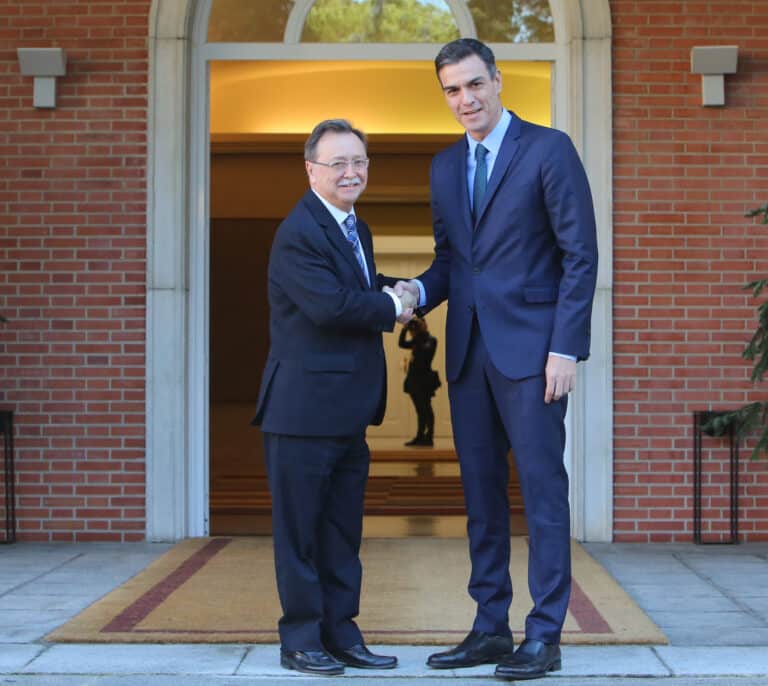 Pedro Sánchez cita mañana en Moncloa al presidente de Ceuta para analizar la devolución de los menores