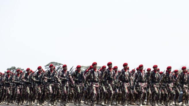 Desfile de la Fuerza Especial Barret Rojo del Ejército de Indonesia