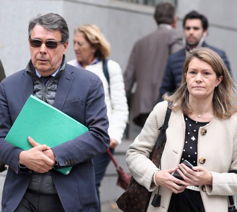 El juez sienta en el banquillo a Ignacio González por adjudicaciones del campo de golf del Canal de Isabel II