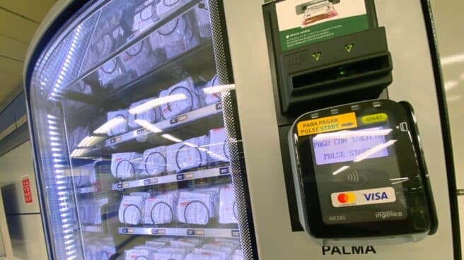 Inicio de la Fase 1 en Madrid. Venta de mascarillas en el Metro