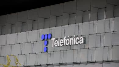 Telefónica dispara sus beneficios gracias a la fusión en Reino Unido y la venta de torres