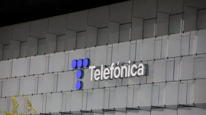 Telefónica dispara sus beneficios gracias a la fusión en Reino Unido y la venta de torres