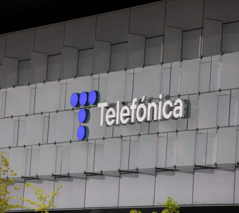 Los mayores de 50 años cobran hasta 130.000 euros más que los jóvenes con el mismo puesto en Telefónica