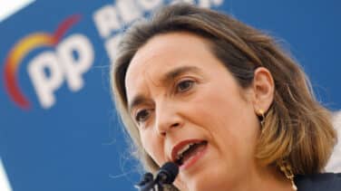 El PP critica el silencio de Sánchez ante la "erosión" de la Corona y los ataques de Podemos al Rey emérito