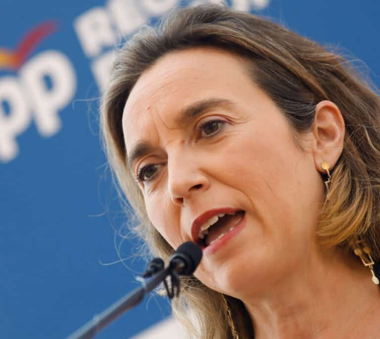 El PP critica el silencio de Sánchez ante la "erosión" de la Corona y los ataques de Podemos al Rey emérito