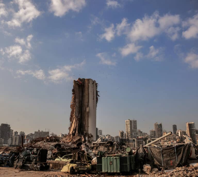 Beirut, primer aniversario de la ciudad hecha escombros
