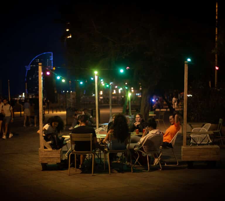 Sanidad notifica 15.680 casos y 102 muertes, con la incidencia bajando hasta 528