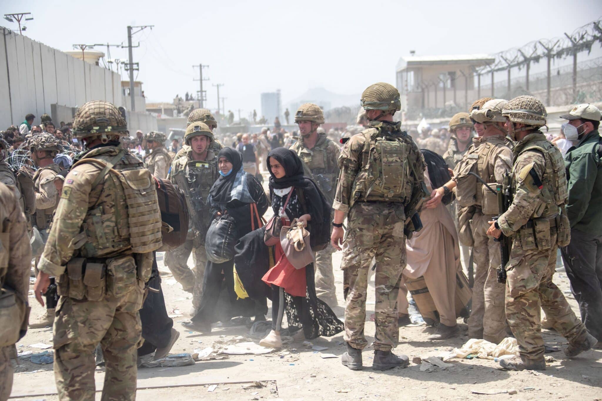 EEUU y Reino Unido temen un  ataque terrorista y piden alejarse del aeropuerto de Kabul