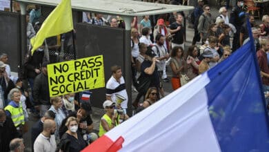 Macron gana la partida a los negacionistas, la vacunación se dispara en Francia