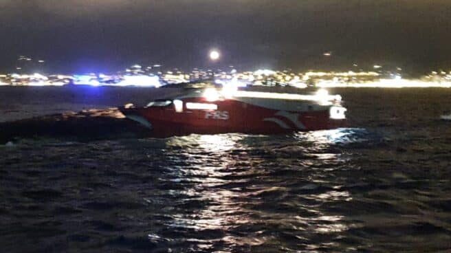 Ferry encallado en Ibiza.