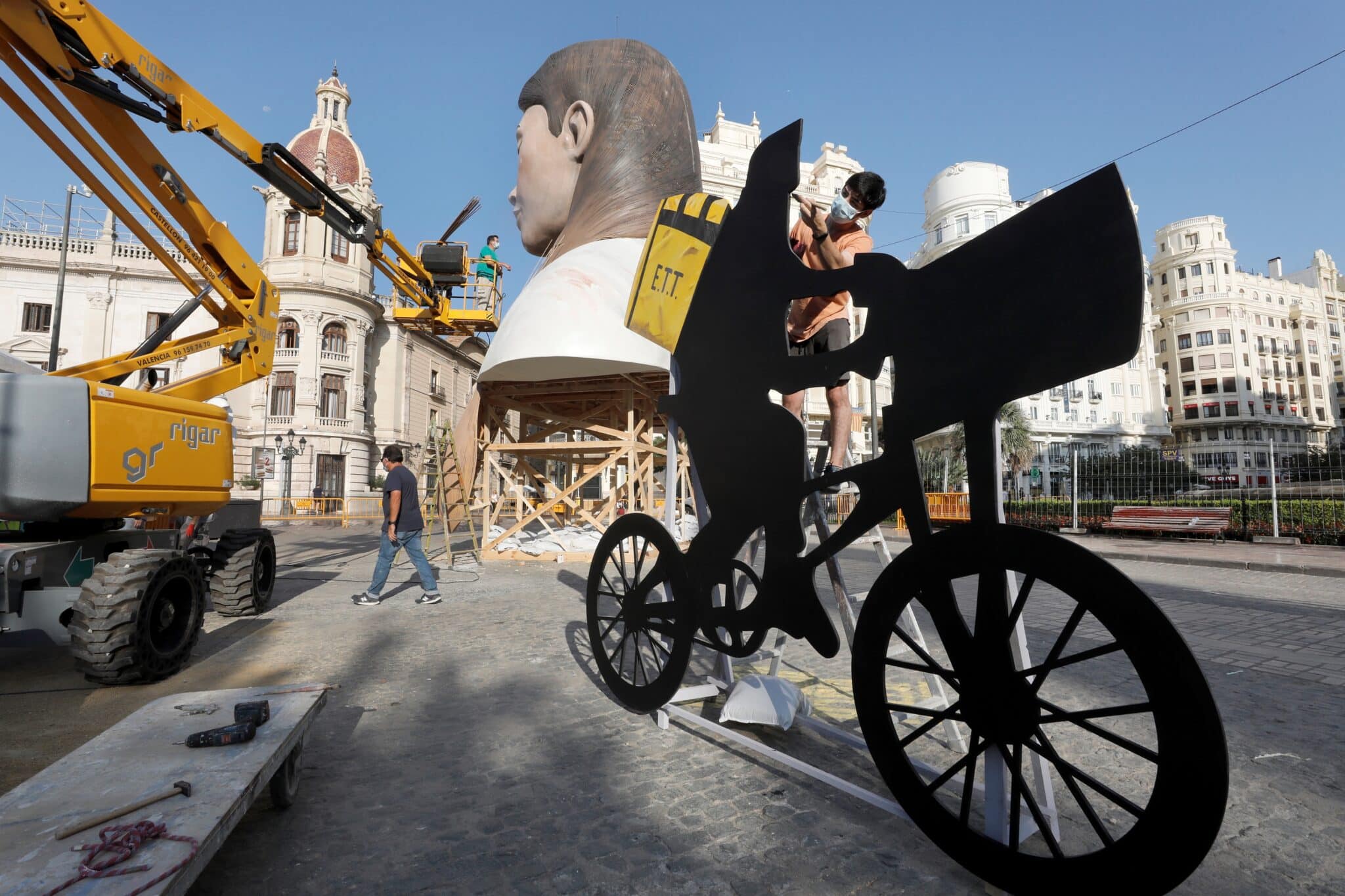 Montaje de las Fallas de Valencia.