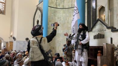 La conquista talibán, del AK-47 al smartphone