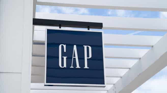 Imagen del cartel de una tienda de Gap.