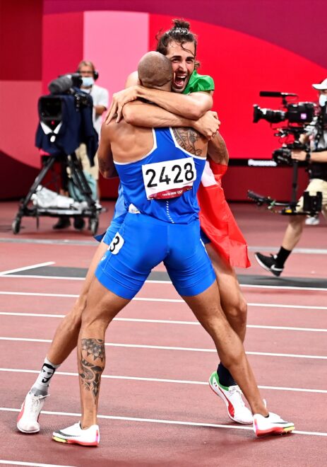 Marcell Jacobs y Gianmarco Tamberi celebran sendos oros en el Estadio Olímpico de Tokio