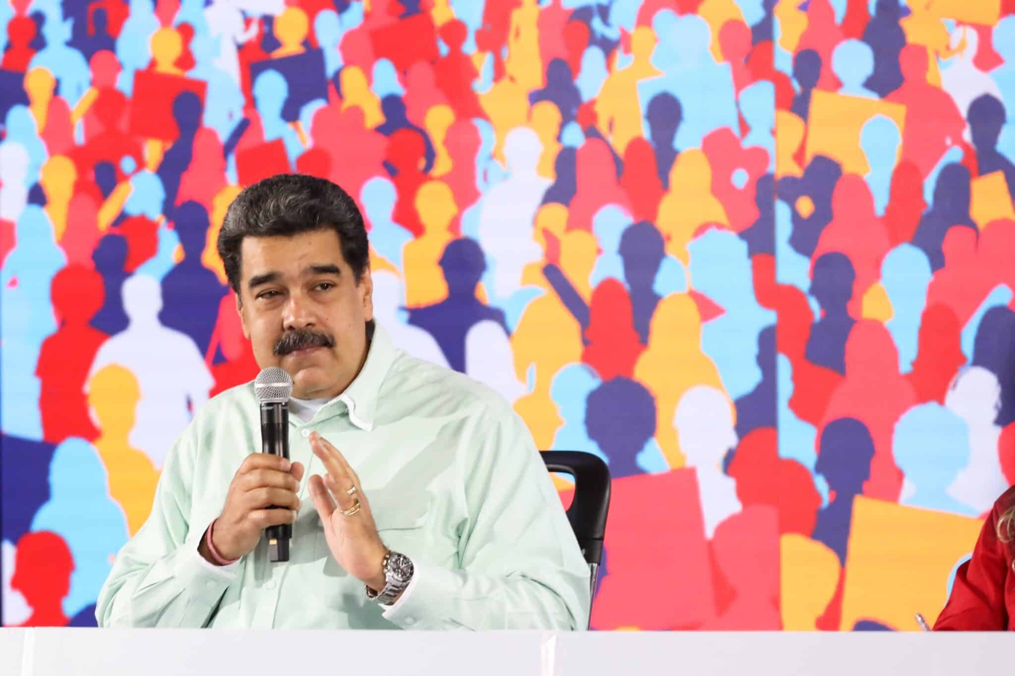 El líder chavista, Nicolás Maduro, en una reunión con dirigentes locales chavistas