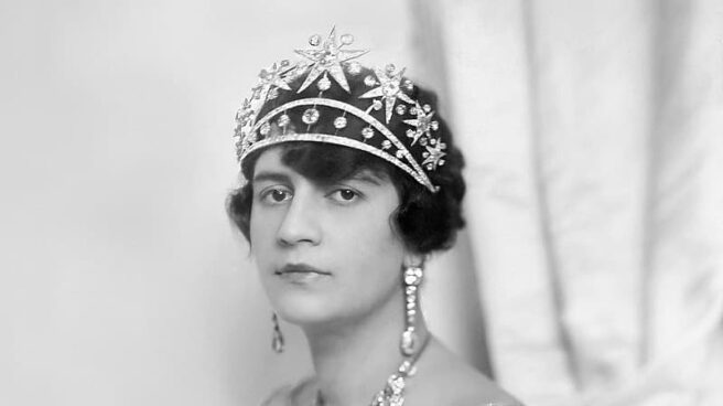 Queen_Soraya_of_Afghanistan Retrato de Soraya Tarzi, primera reina de Afganistán, progresista, feminista y avanzada a su tiempo