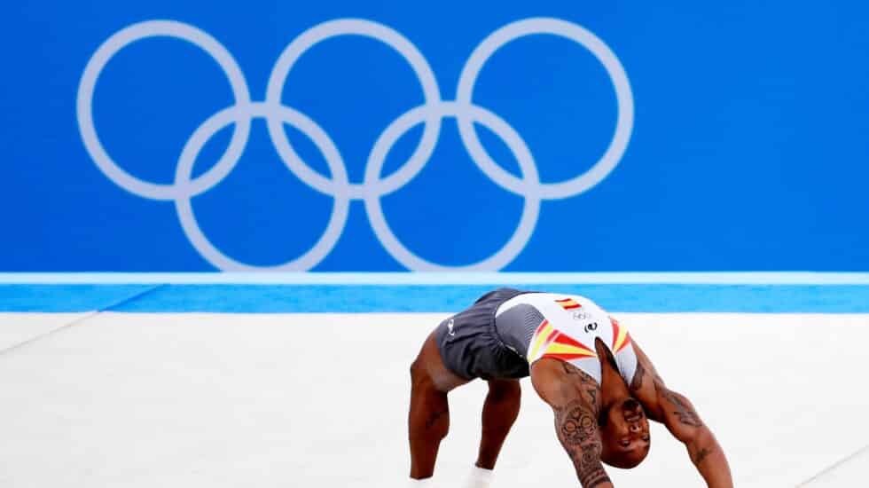 El gimnasta Rayderley Zapata durante un ejercicio de suelo en Tokio 2020