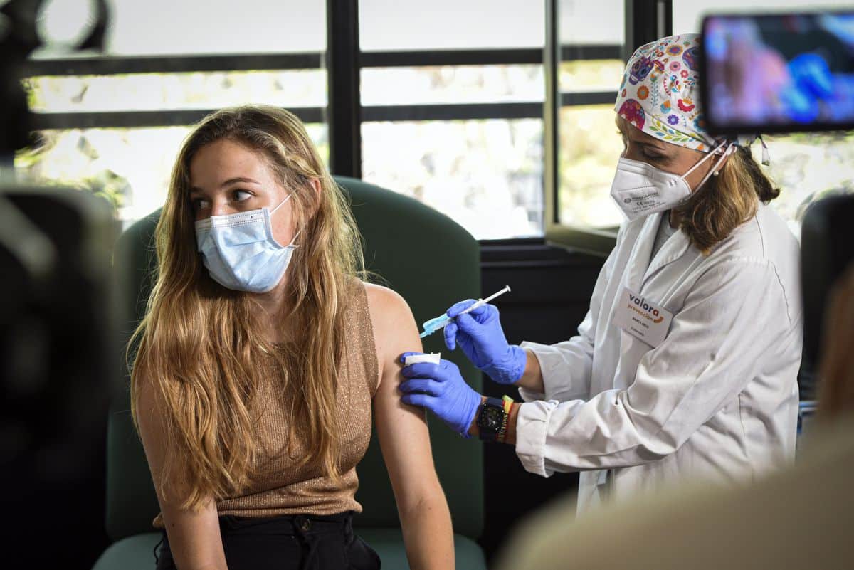 Andalucía abre la vacunación a los menores de 15 años