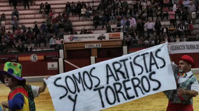 Vox amenaza con denunciar a la Junta de Andalucía por suspender un espectáculo del 'bombero torero'