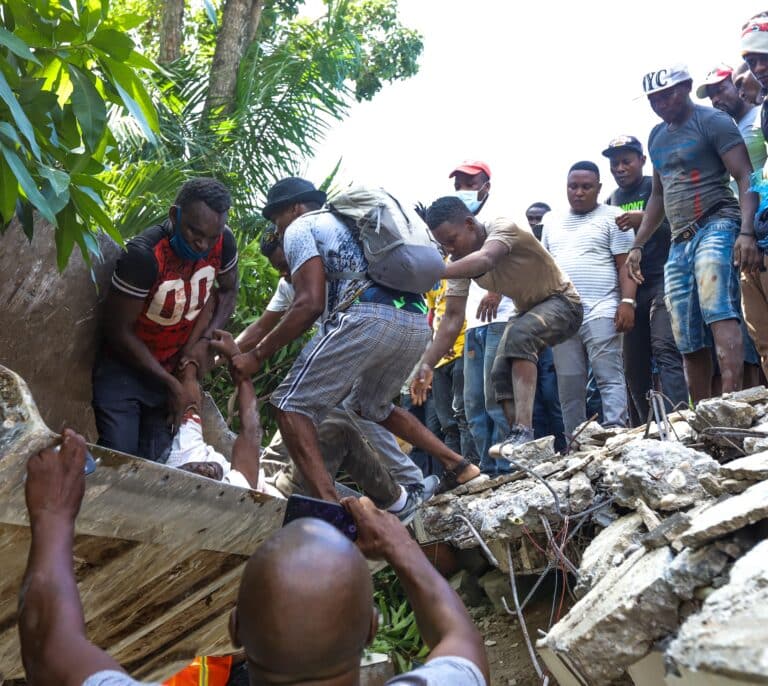 El terremoto en Haití deja 1.297 muertos y más de 5.700 heridos