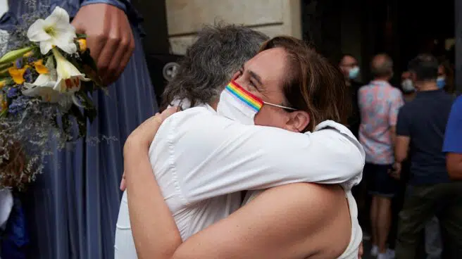 Ada Colau rompe a llorar tras ser abucheada en el pregón de las fiestas de Gràcia