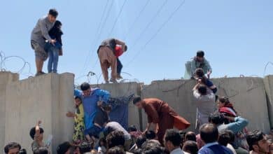 Caos total para huir de los talibán: al menos siete muertos en el aeropuerto de Kabul