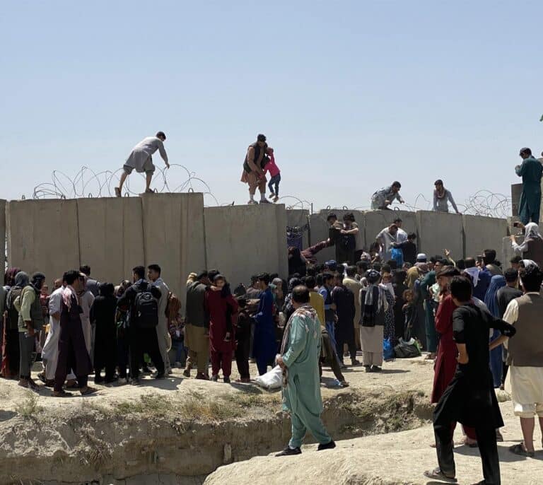 La ONU insta a las partes en conflicto en Afganistán a la "máxima moderación" y "proteger" a los civiles