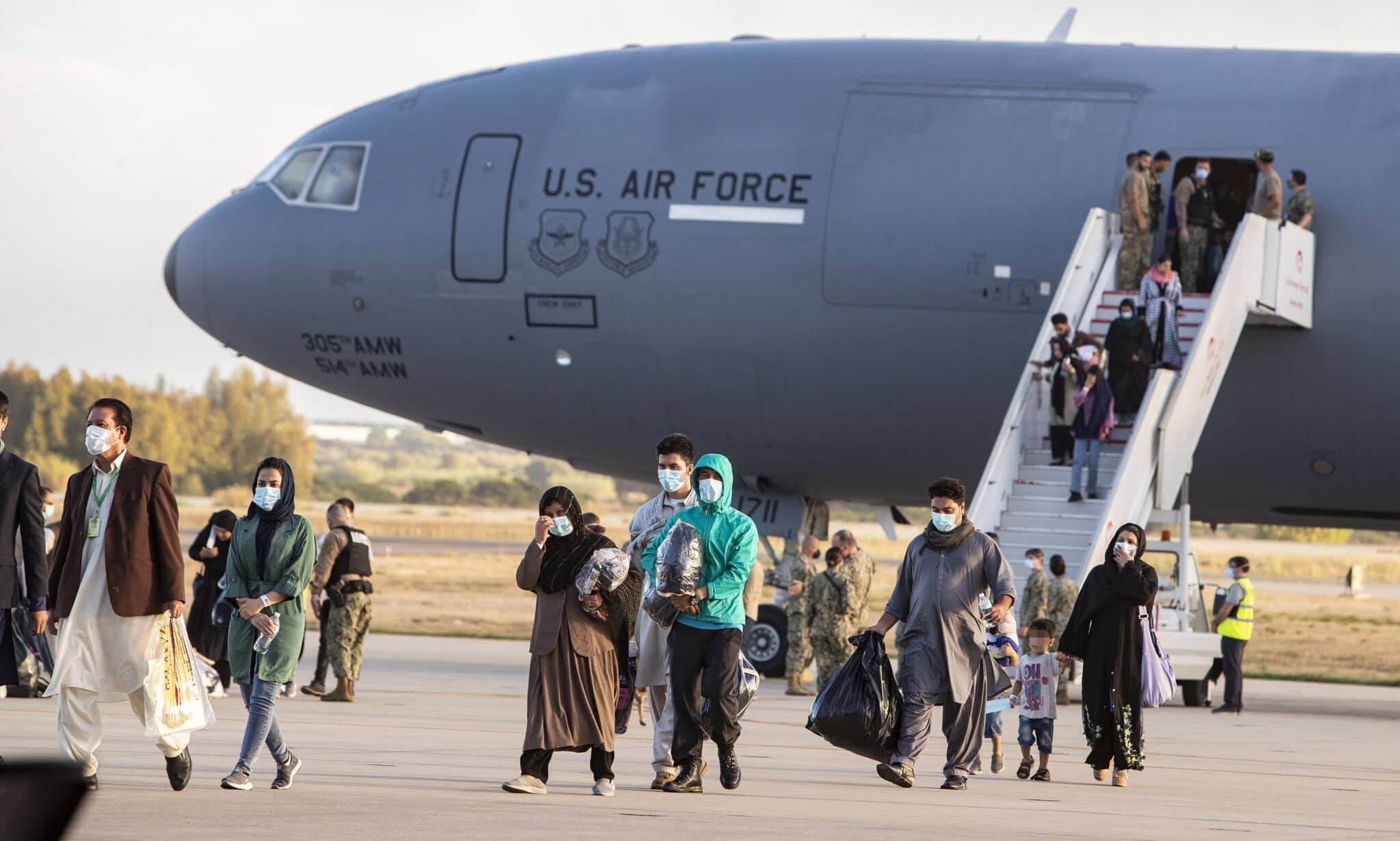 Llega a la base de Rota (Cádiz) un vuelo estadounidense con 200 afganos