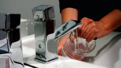 La factura del agua varía hasta un 479% según la ciudad en la que se reside