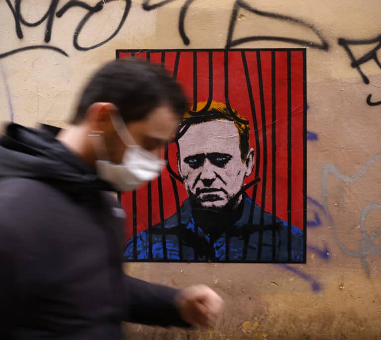 La UE reclama a Rusia la liberación "inmediata e incondicional" de Navalny un año después de su envenenamiento
