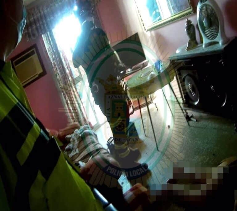 Rescatada una anciana en Sevilla tras varios días en el suelo de su salón sin poder levantarse por una caída