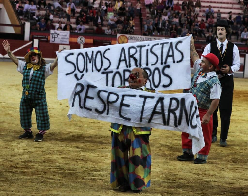 El regreso a los ruedos (con polémica) del 'Bombero torero'