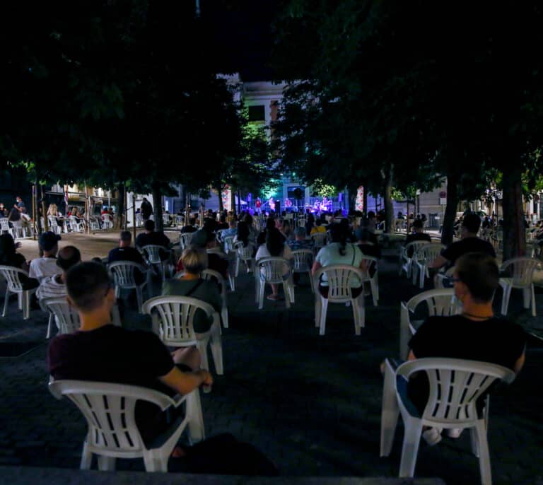 La Comunidad de Madrid espera dar pronto "buenas noticias" sobre ampliación de aforos
