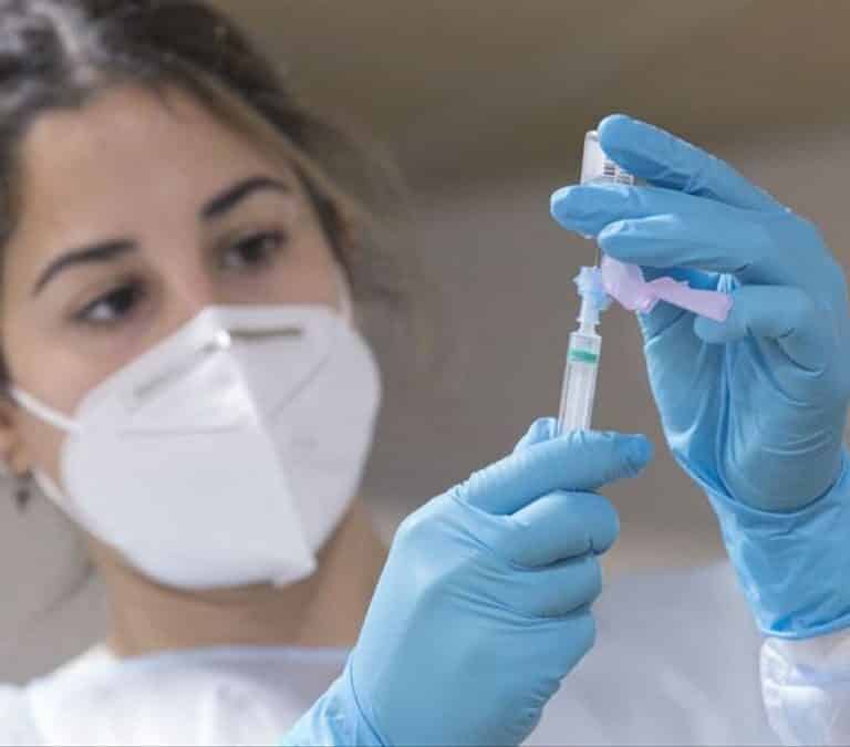 Sanidad notifica 39.638 casos y 119 muertes, con la incidencia bajando de 600