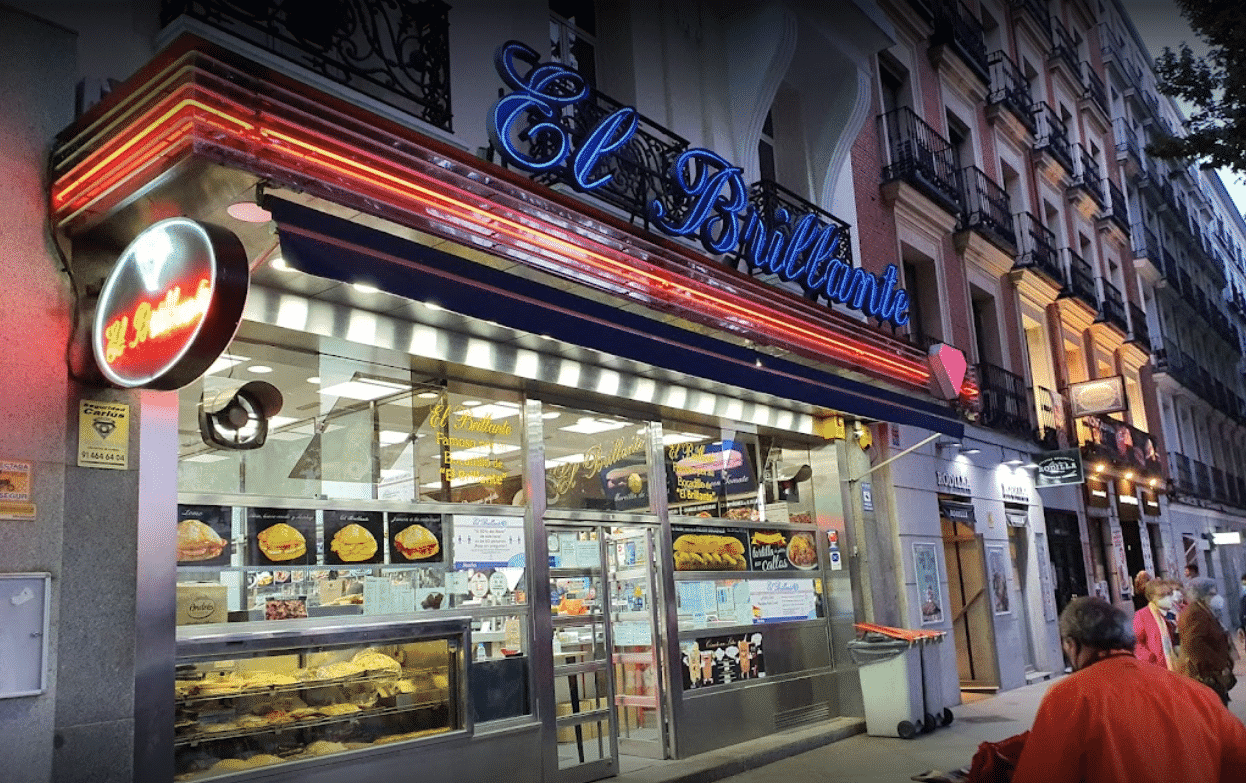 Bar El Brillante, frente a la estación de Atocha (Madrid)