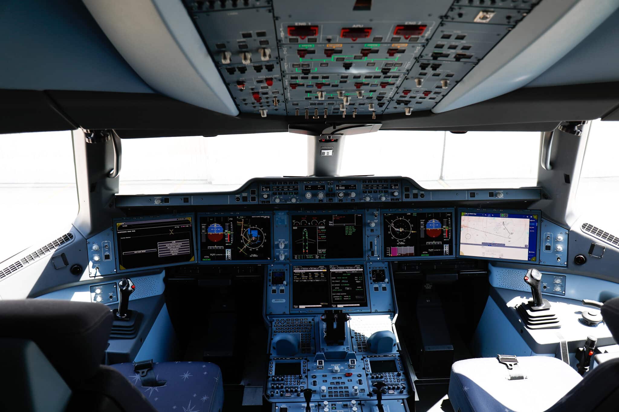 Interior de la cabina del nuevo avión A350, de la aerolínea Iberia.