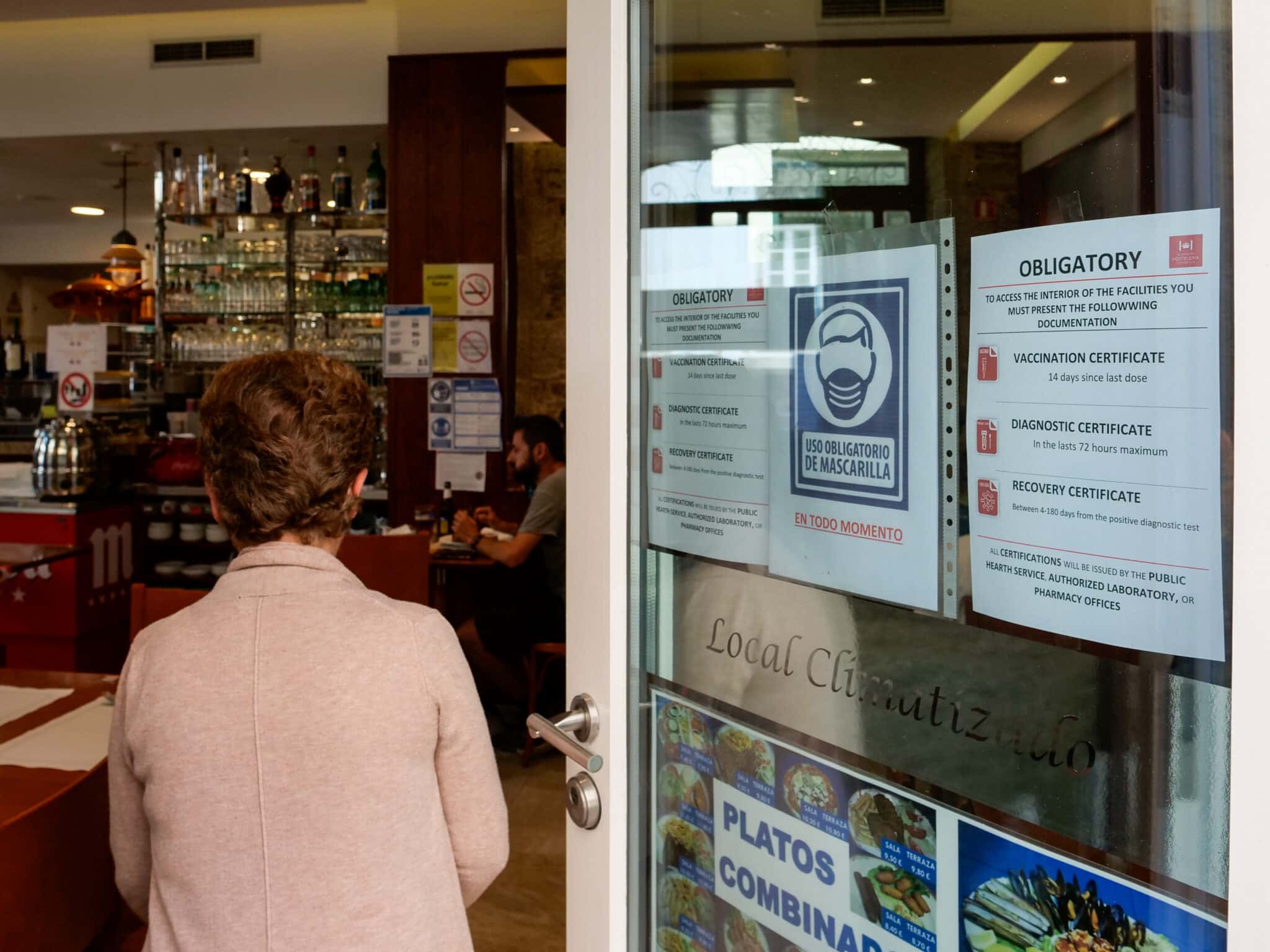 Entrada a un local de hostelería en Santiago de Compostela, A Coruña (Galicia)